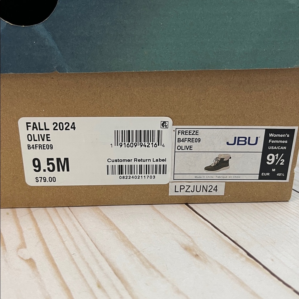 JBU freeze sneaker booties. Shearling. Velvety interior. Lace up. NIB. Size 9.5 - Picture 11 of 11